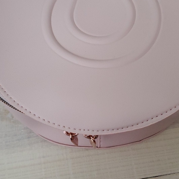 New Monat Cosmetic Bag - Picture 2 of 4